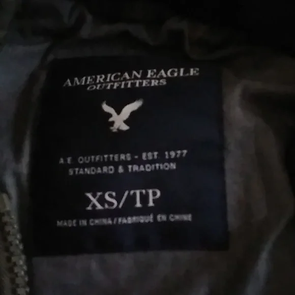 American Eagle Outfitters Camo Puffer Vest - Picture 9 of 10